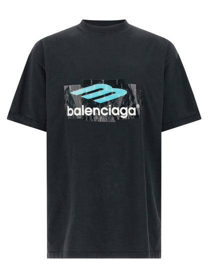 T-Shirt by Balenciaga for men in cotton black & print features an edgy silhouette, meticulously detailed with a sophisticated short-sleeve and crew neckline for a truly edgy finish.
