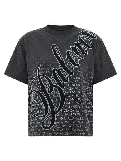 T-Shirt by Balenciaga for women in cotton gradient, black & print showcases a fashionable silhouette, elegantly detailed with a fashionable short-sleeve and for a sophisticated, high-fashion look.
