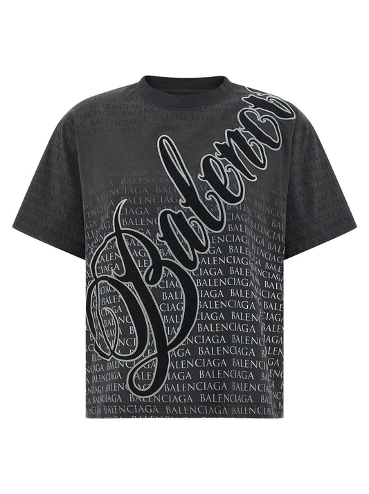 T-Shirt by Balenciaga for women in cotton gradient, black & print showcases a fashionable silhouette, elegantly detailed with a fashionable short-sleeve and for a sophisticated, high-fashion look.
