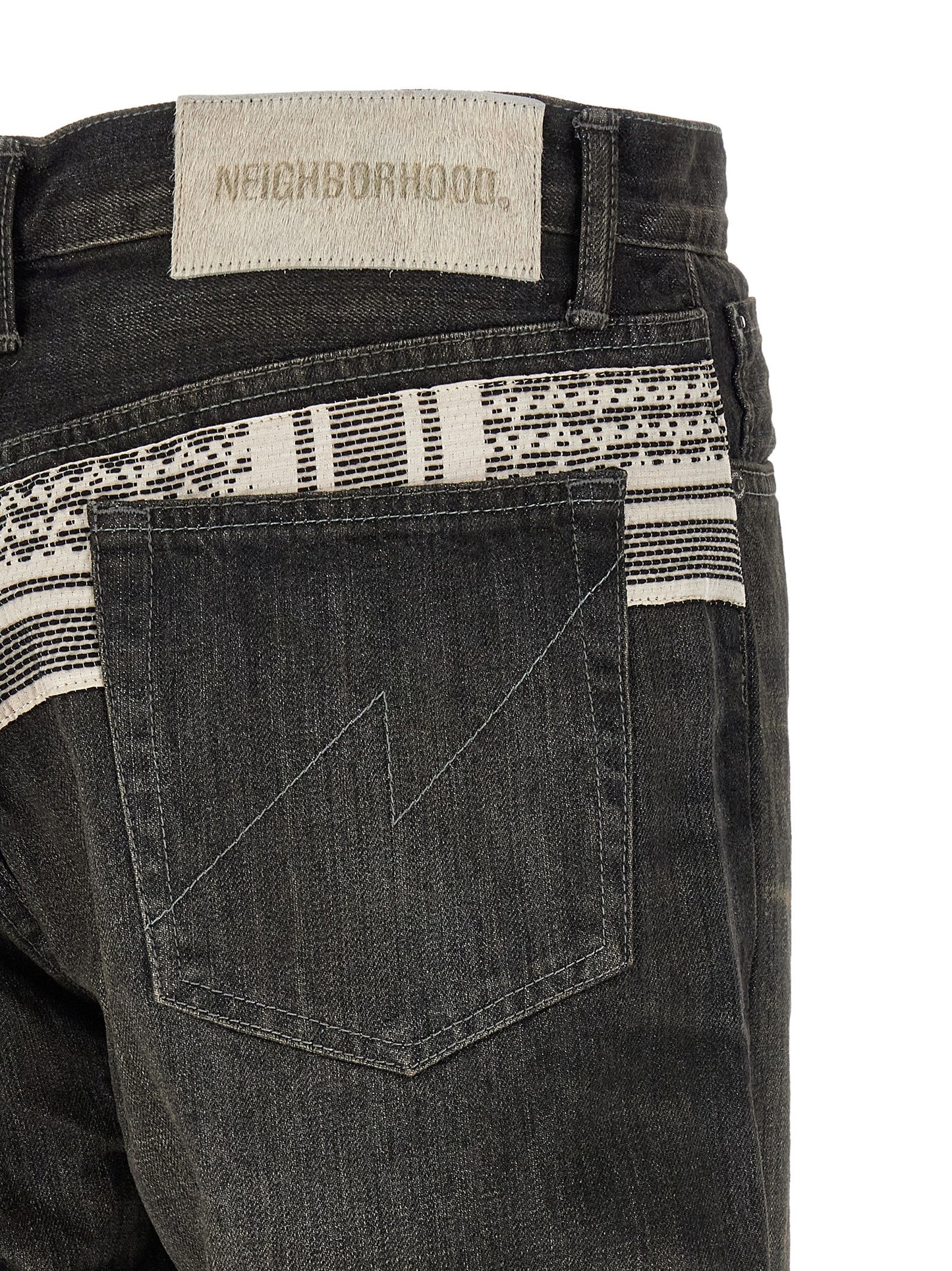 Jeans by Yohji Yamamoto for men in denim cotton black & jacquard features an sophisticated mid rise and tapered-leg with a precise long, creating a sophisticated and sophisticated silhouette.