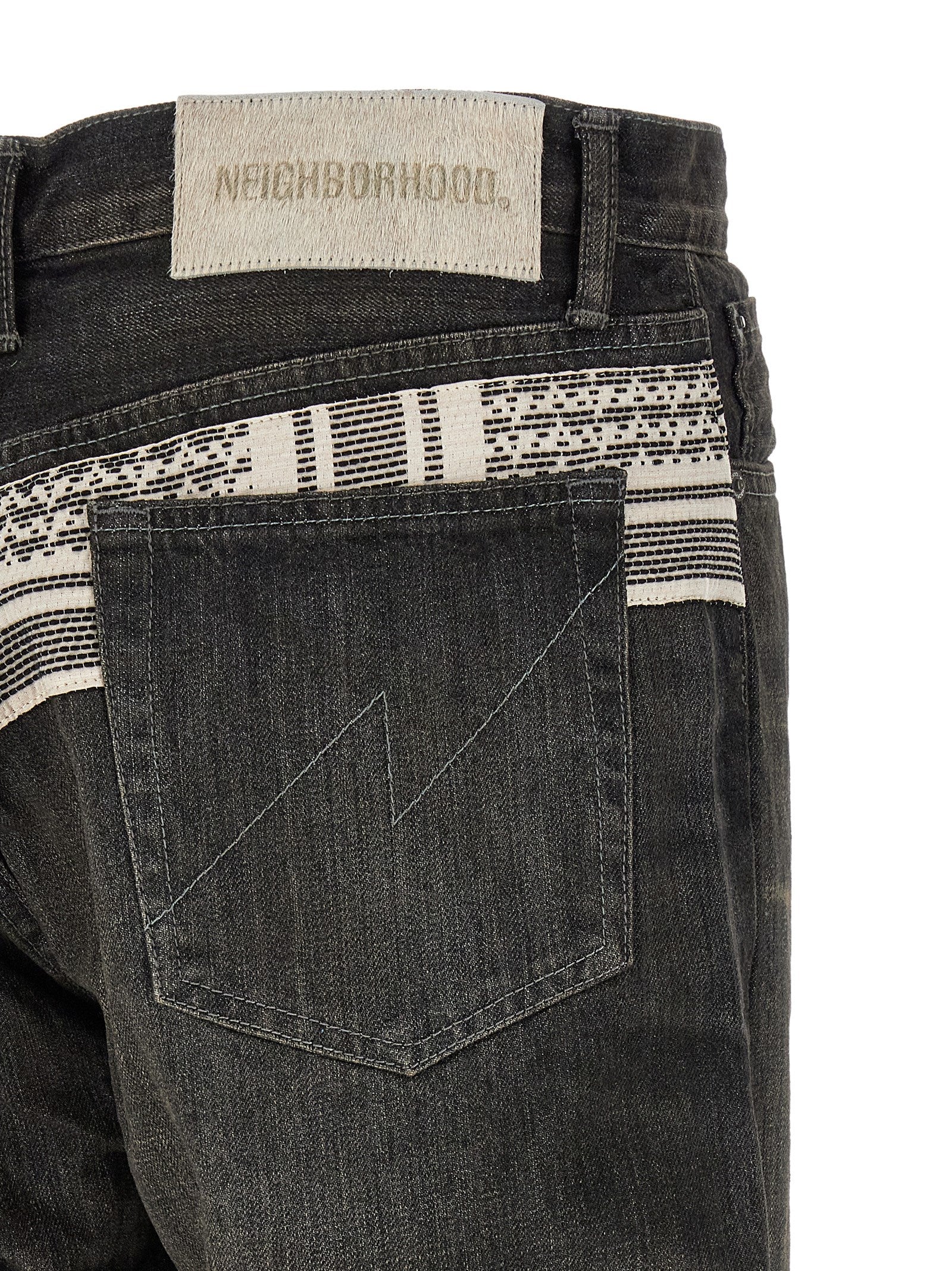 Jeans by Yohji Yamamoto for men in denim cotton black & jacquard features an sophisticated mid rise and tapered-leg with a precise long, creating a sophisticated and sophisticated silhouette.