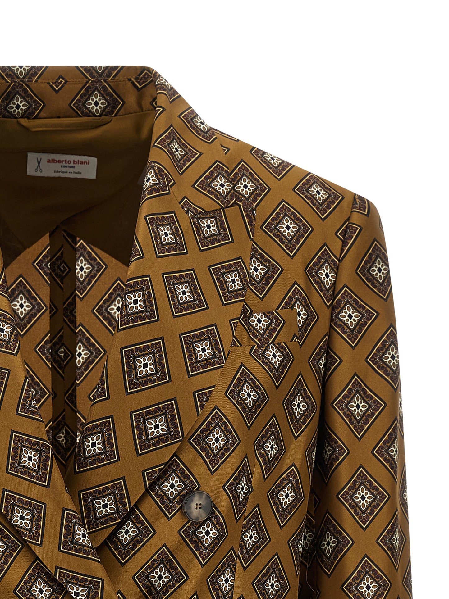 This Blazer by Alberto Biani for women in silk brown & horn presents a tailored silhouette, meticulously tailored with a tailored and distinctive for a tailored finish.