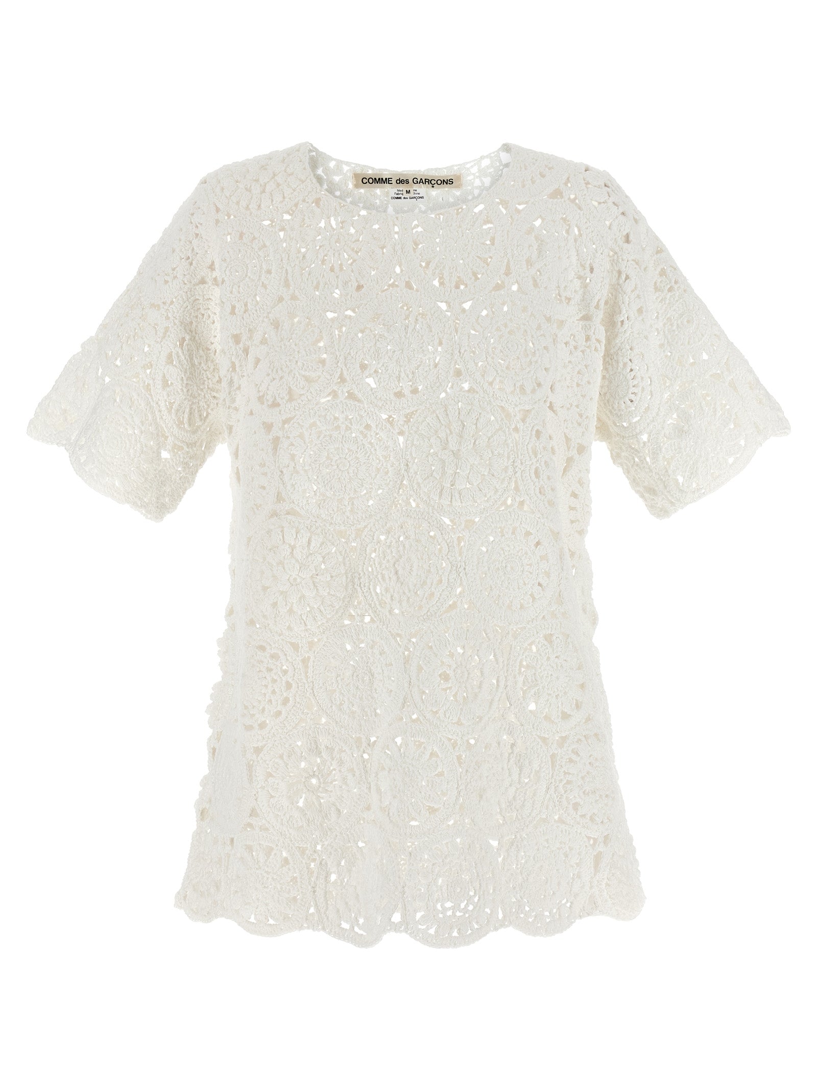 T-Shirt by Comme Des Garçons for women in cotton white showcases a dramatic silhouette, elegantly detailed with a dramatic asymmetric neckline and short-sleeve for a truly dramatic finish.