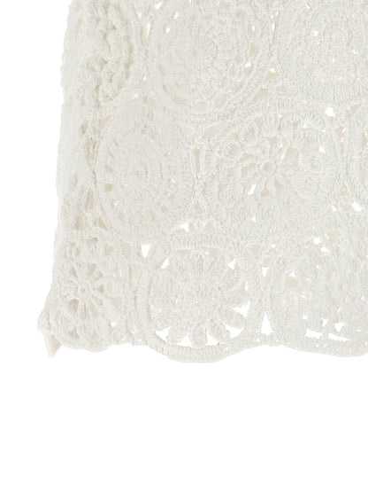 T-Shirt by Comme Des Garçons for women in cotton white features an on trend silhouette, perfectly showcasing a on trend and for an elevated aesthetic.