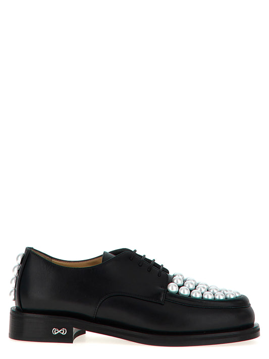 This Lace-Up Shoes by MACH & MACH for unisex in calfskin leather bicolour, black & white features an exquisite silhouette from the Unisex Calfskin Leather Lace-Up Shoes collection, defined by a sophisticated and elegant .