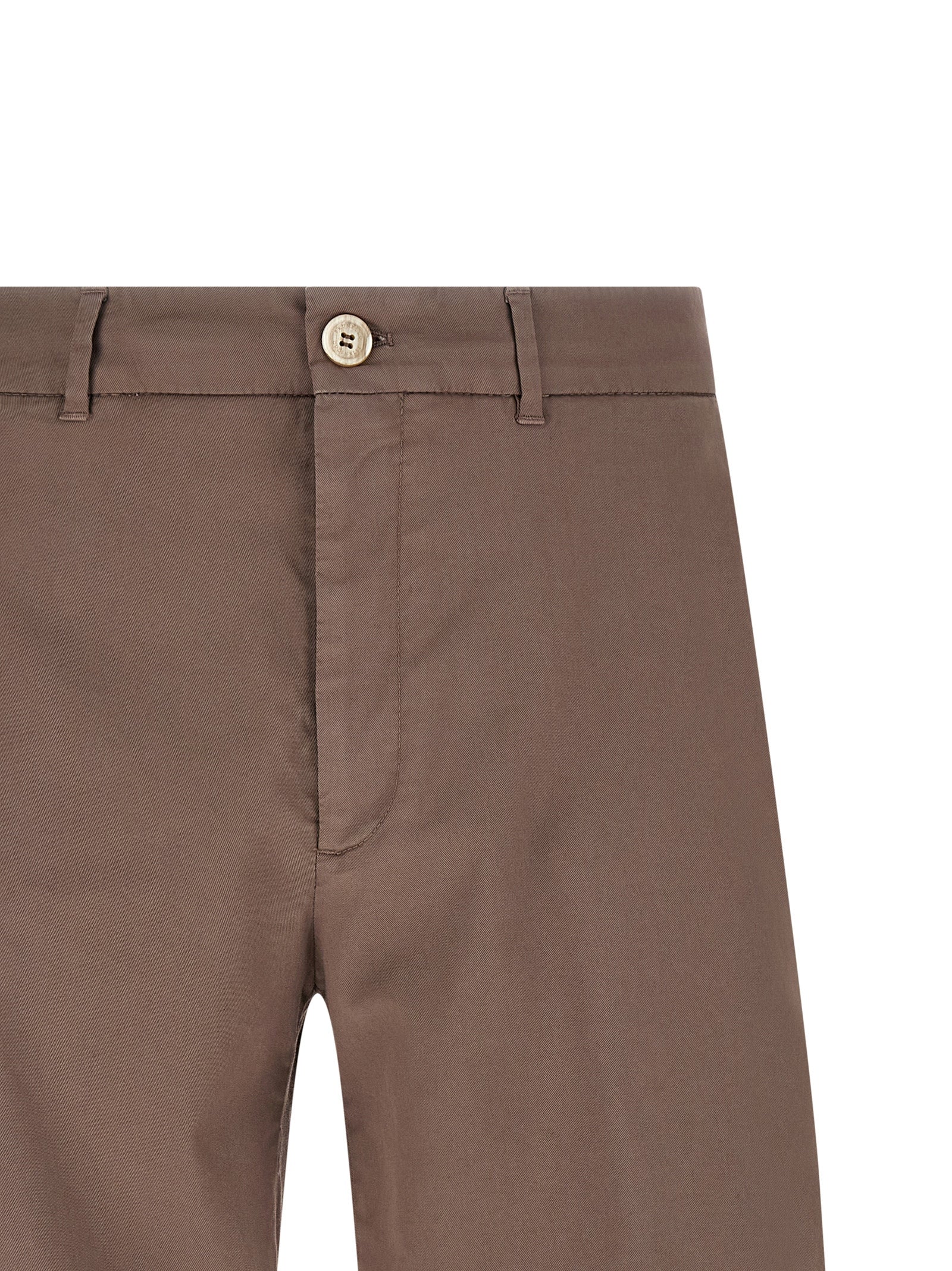 Bermuda Shorts by Brunello Cucinelli for men in stretch cotton brown features an nuanced silhouette, showcasing a nuanced relaxed-fit with a short cut and for a sophisticated, premium finish.