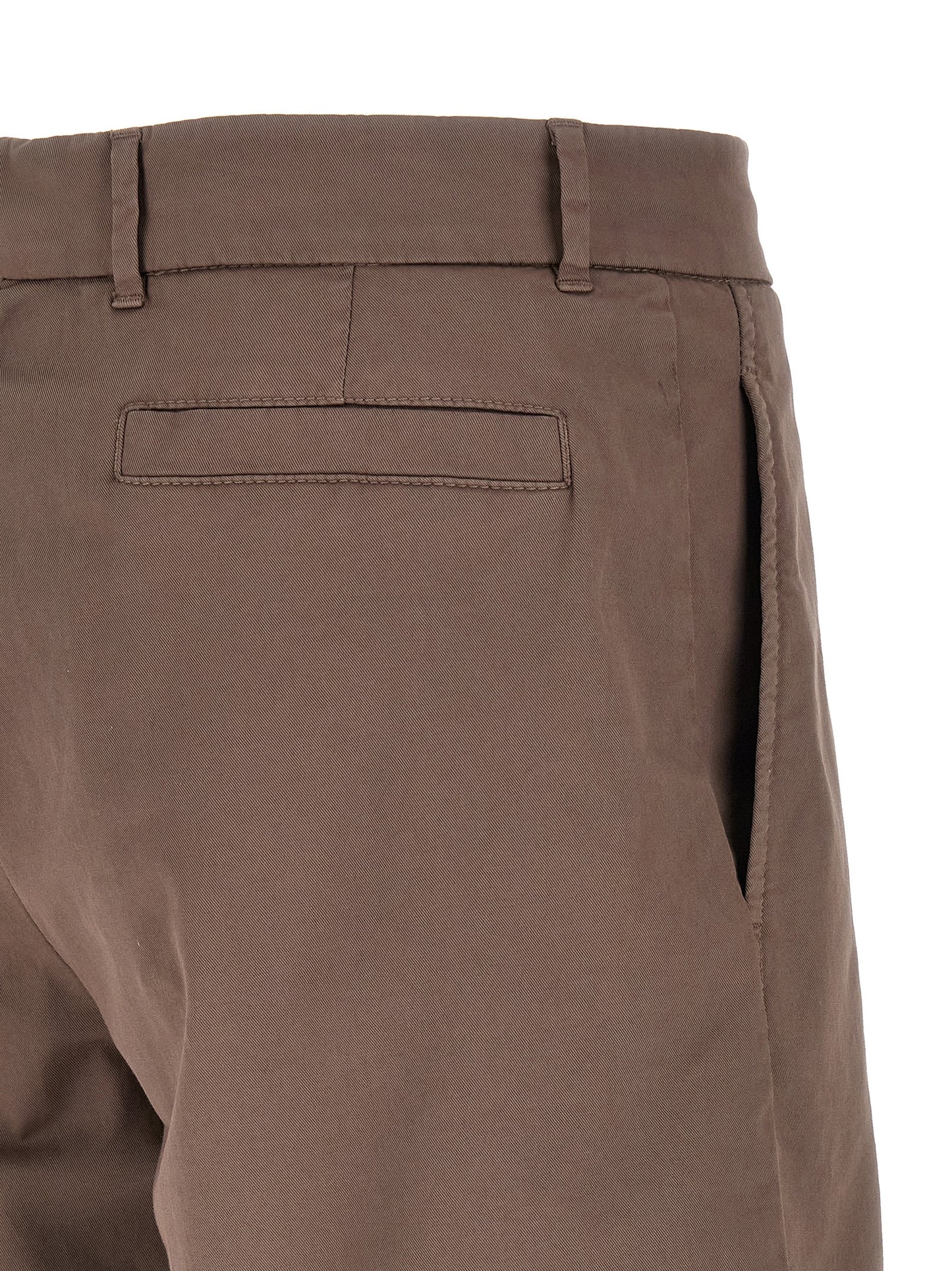Bermuda Shorts by Brunello Cucinelli for men in stretch cotton brown showcases a on trend silhouette, featuring a tailored relaxed-fit with a classic short and sophisticated for a on trend finish.