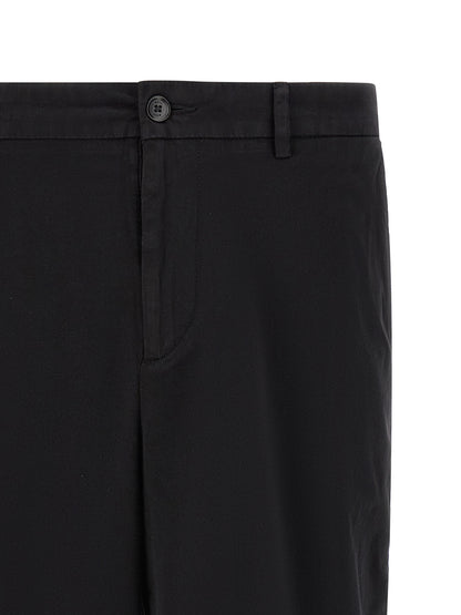 Bermuda Shorts by Hugo Boss for men in stretch cotton & silicone black features an nuanced silhouette, showcasing a nuanced tapered-leg with a short cut and for a sophisticated, premium finish.