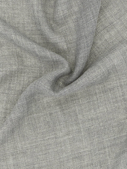 Scarf by Brunello Cucinelli for men in virgin wool & silk gray presents a cosy silhouette, artfully capturing the sophisticated design and premium aesthetic of the Virgin Wool & Silk Scarf.