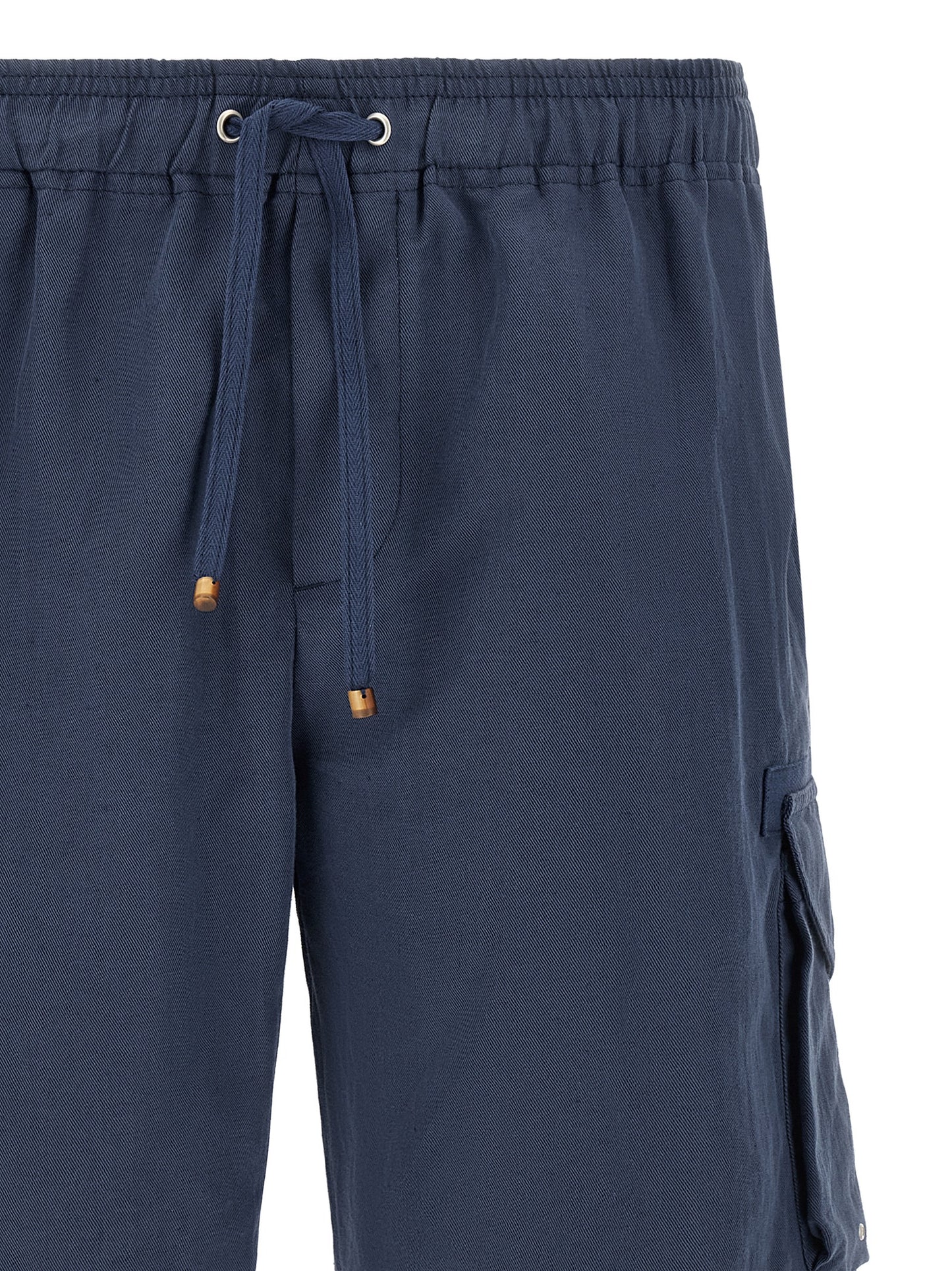Bermuda Shorts by Brunello Cucinelli for men in linen & cotton blue features an nuanced silhouette, showcasing a nuanced straight-leg with a short cut and for a sophisticated, premium finish.