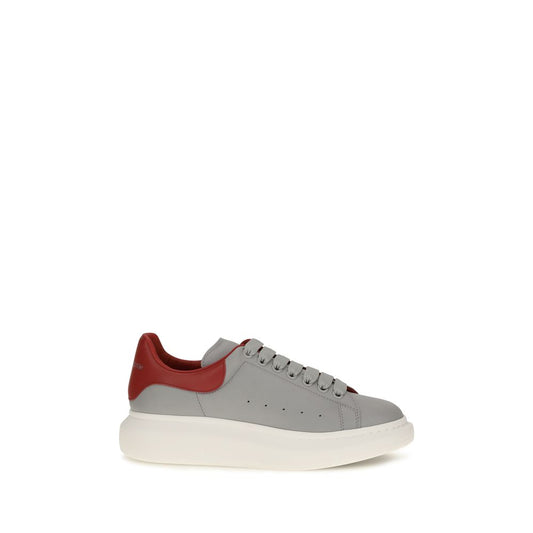 Sneakers by Alexander McQueen for men in bos taurus calf leather gray features an fashionable silhouette, showcasing the premium Men's Fashion Bos Taurus Calf Leather Sneakers in a fashionable fashion style that offers a fashionable finish for refined style.