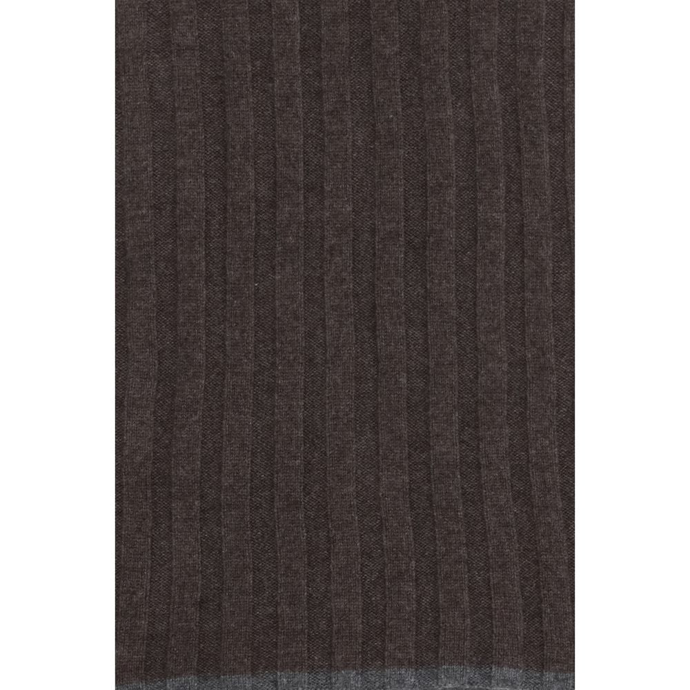 Scarf by Brunello Cucinelli for men in cashmere & capra leather brown features a snug silhouette, perfectly showcasing the elegant drape and premium finish of the Cashmere & Capra Leather Scarf.