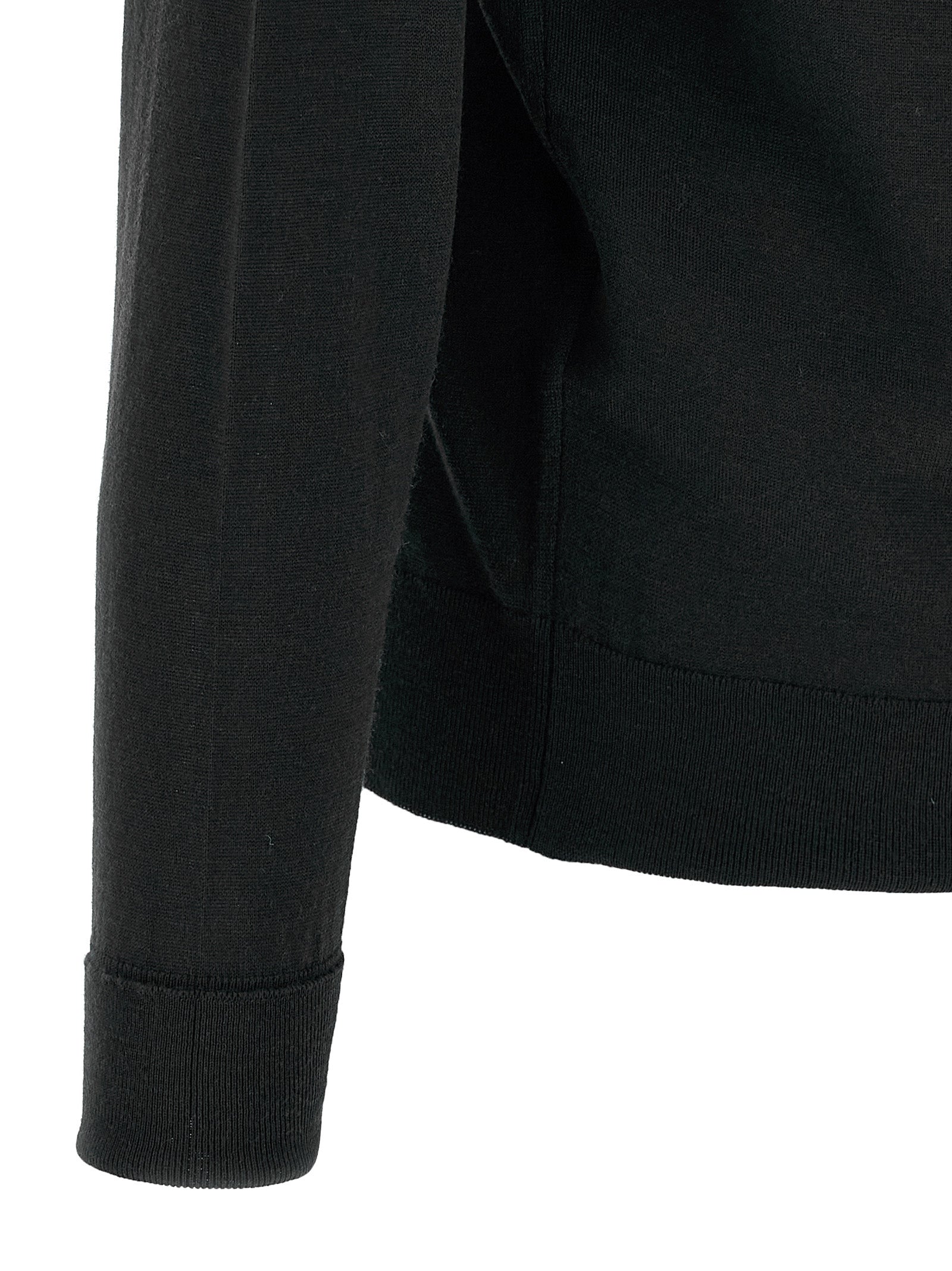 Cardigan by JOHN SMEDLEY for men in merino wool black features an impeccable silhouette, showcasing a sophisticated and detail for a truly impeccable finish.