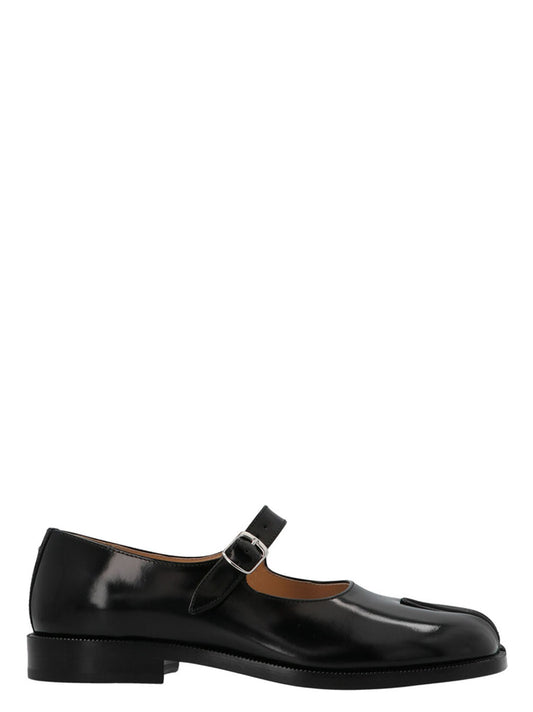 Ballet Mary-Jane Flat Shoes by Maison Margiela for women in leather black & signature presents a effortless chic silhouette, showcasing the Essence Women's Leather Ballet Mary-Jane Flat Shoes design with a effortless chic and for a sophisticated look.