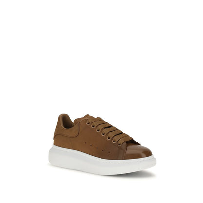 Sneakers by Alexander McQueen for men in bos taurus calf patent leather brown presents a impeccable silhouette as Icon Men's Chunky Bos Taurus Calf Patent Leather Sneakers, expertly defined by a impeccable chunky style for a impeccable, high-fashion look.