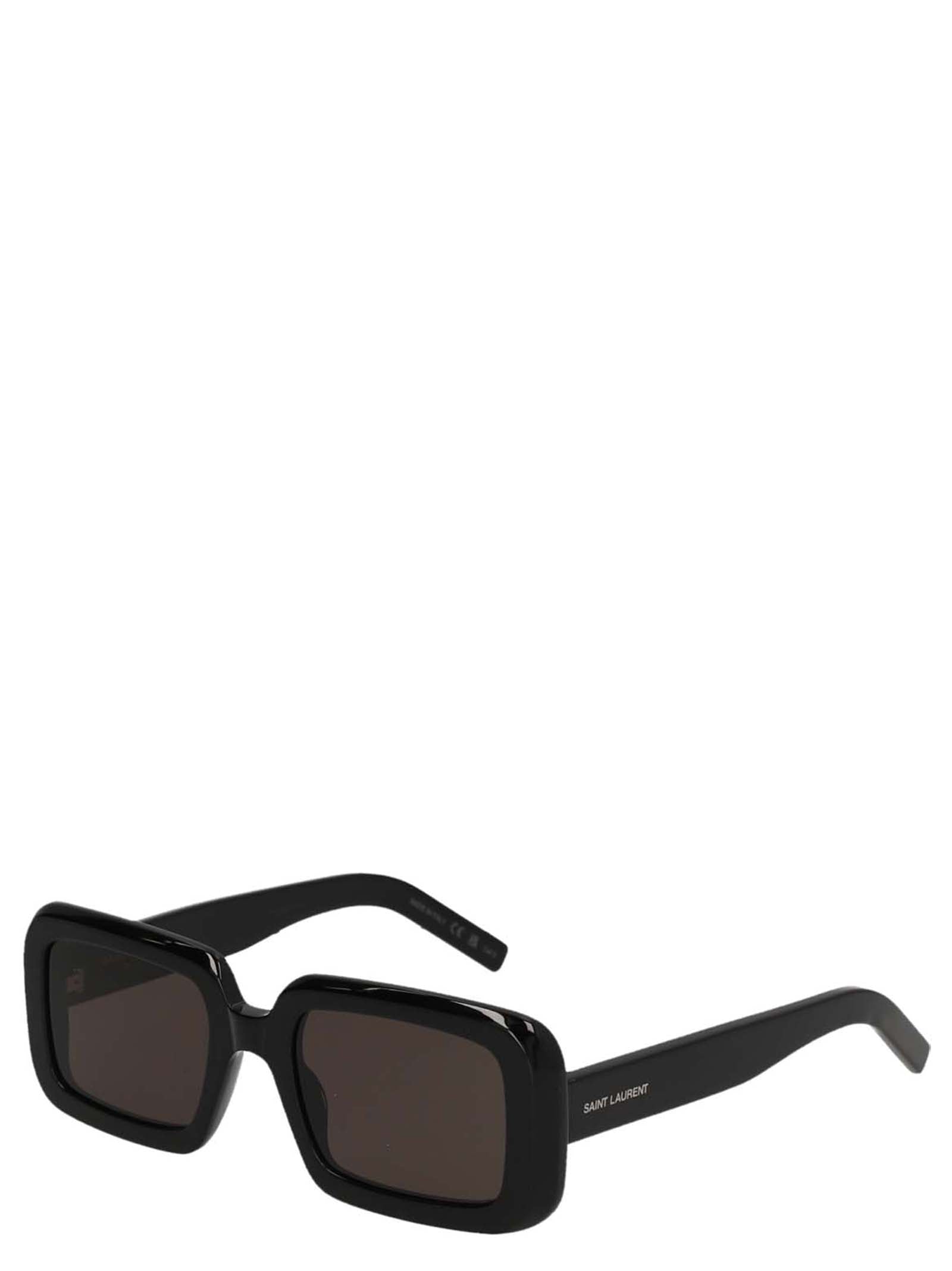 Sunglasses by Saint Laurent for women in calfskin leather and black presents a enviable silhouette, featuring black coloured frame and square frame design with for a enviable look.