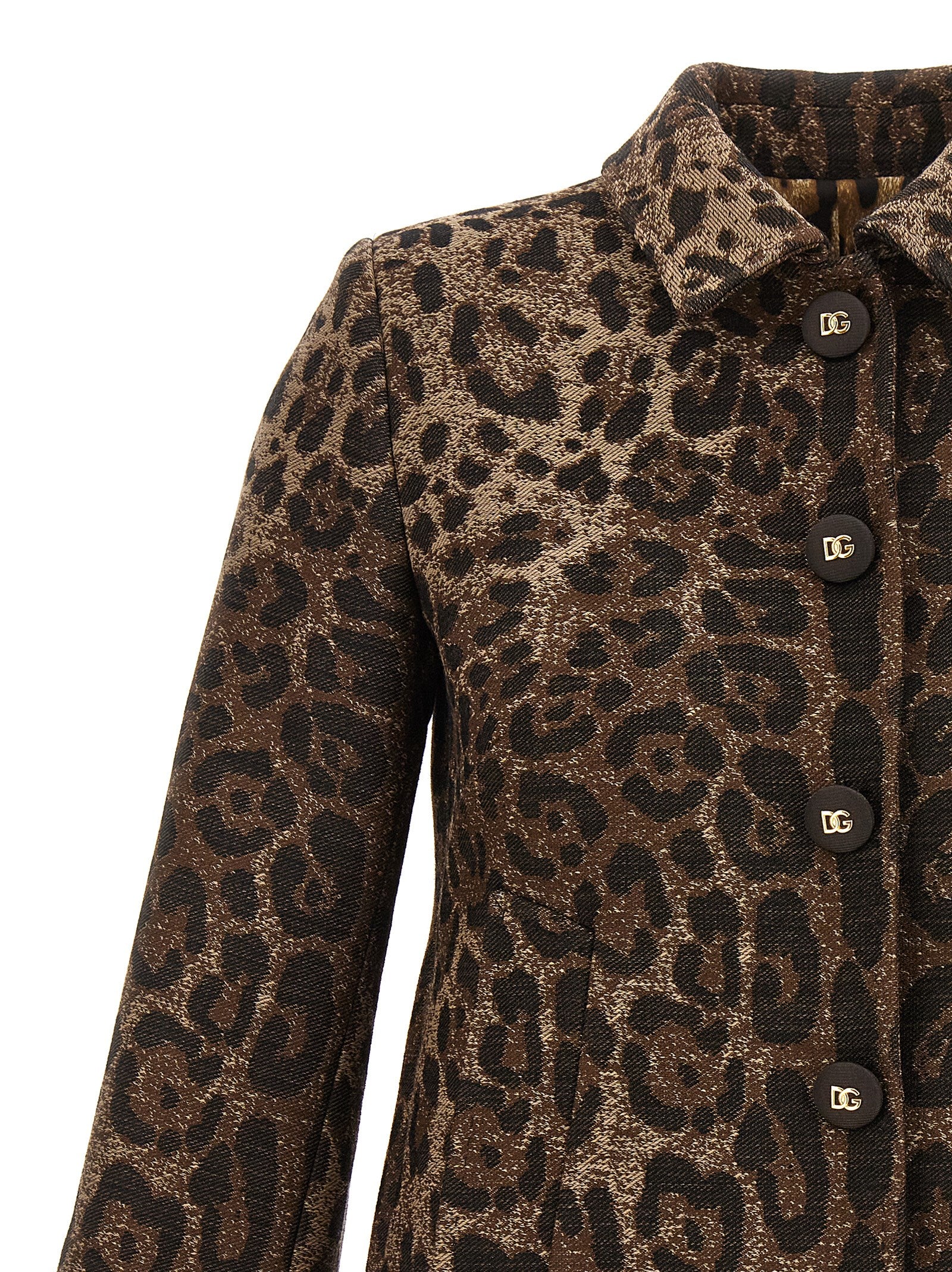 This Blazer by Dolce & Gabbana for women in satin polyamide & virgin wool brown, camel, leopard-print, jacquard & print presents a tailored silhouette, meticulously tailored with a tailored shirt-collar neckline and distinctive for a tailored finish.