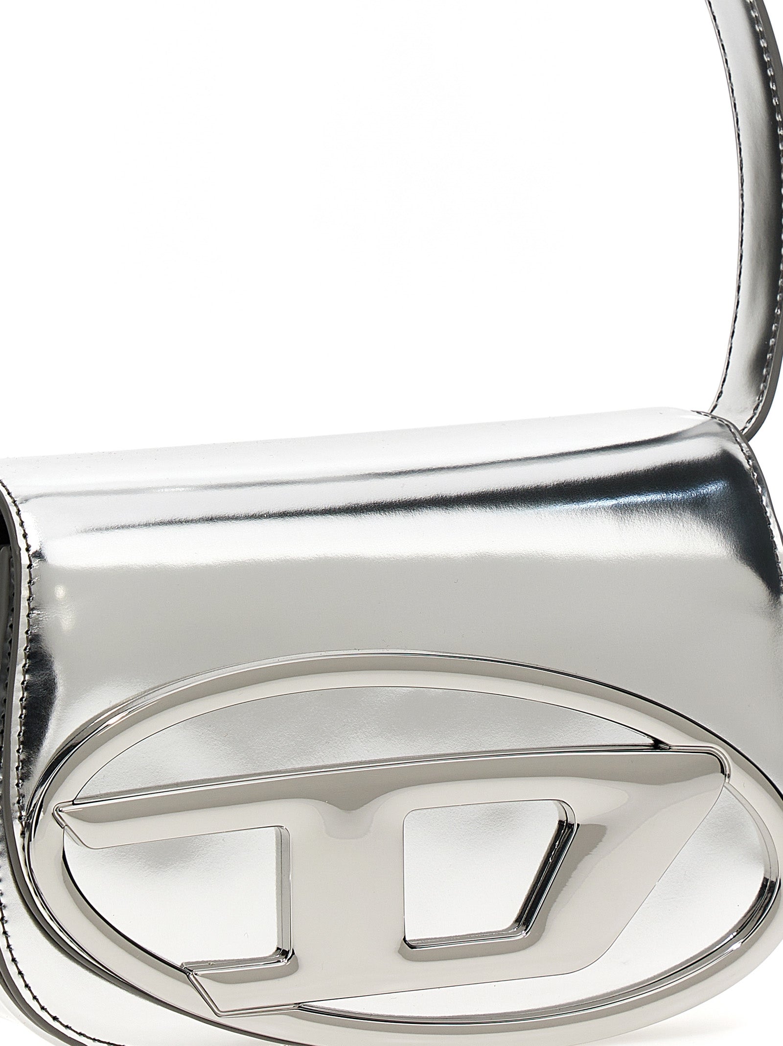 Evening Shoulder Bag by Diesel for women in leather silver & signature showcases a enviable silhouette, artfully detailed with a secure flap, organized , and versatile shoulder-strap & adjustable-strap for a enviable look.