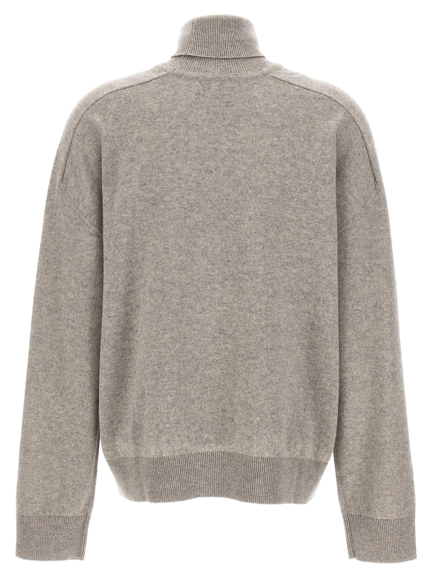 Cardigan by Armarium for women in cashmere gray showcases a luxurious silhouette, meticulously detailed with a sophisticated and for a refined finish.