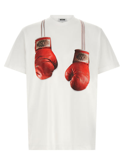 T-Shirt by Moschino for men in organic cotton white & print showcases a unassuming silhouette, artfully detailed with a refined crew neckline and unassuming short-sleeve for a sophisticated, contemporary look.