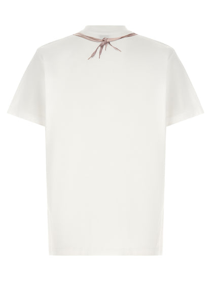 T-Shirt by Moschino for men in organic cotton white & print showcases a dramatic silhouette, elegantly detailed with a dramatic crew neckline and for a truly dramatic finish.