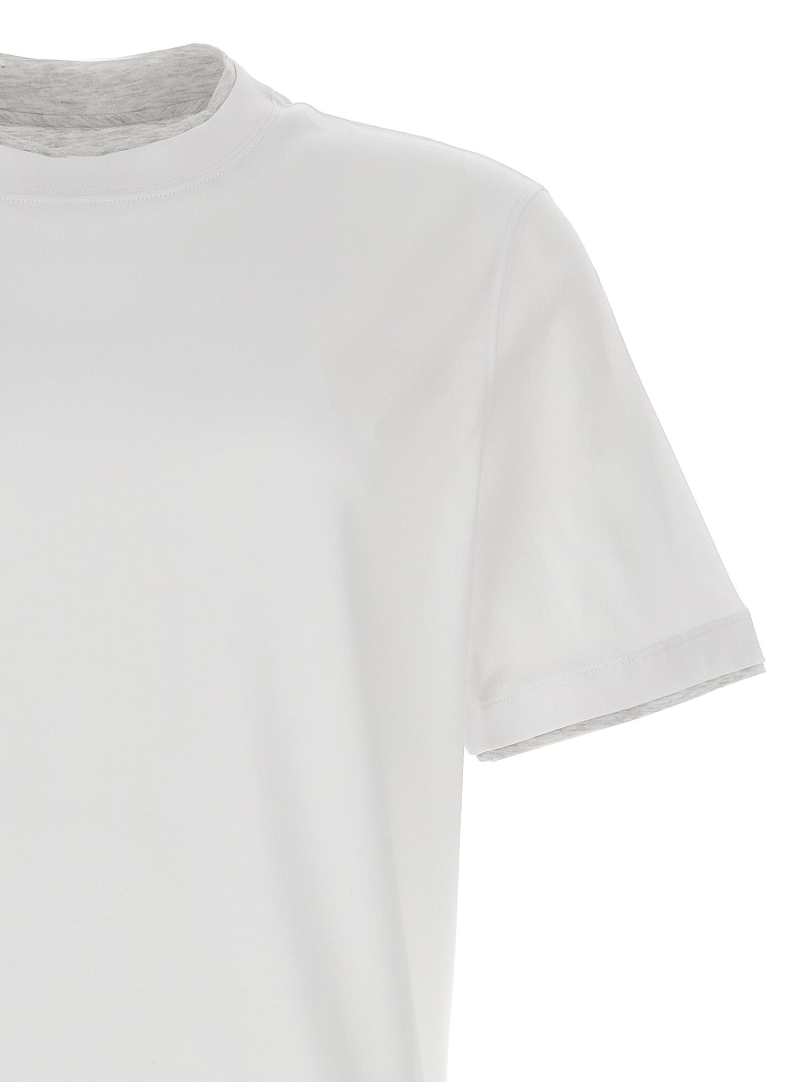 T-Shirt by Brunello Cucinelli for men in cotton white features an edgy silhouette, meticulously detailed with a sophisticated and for a truly edgy finish.