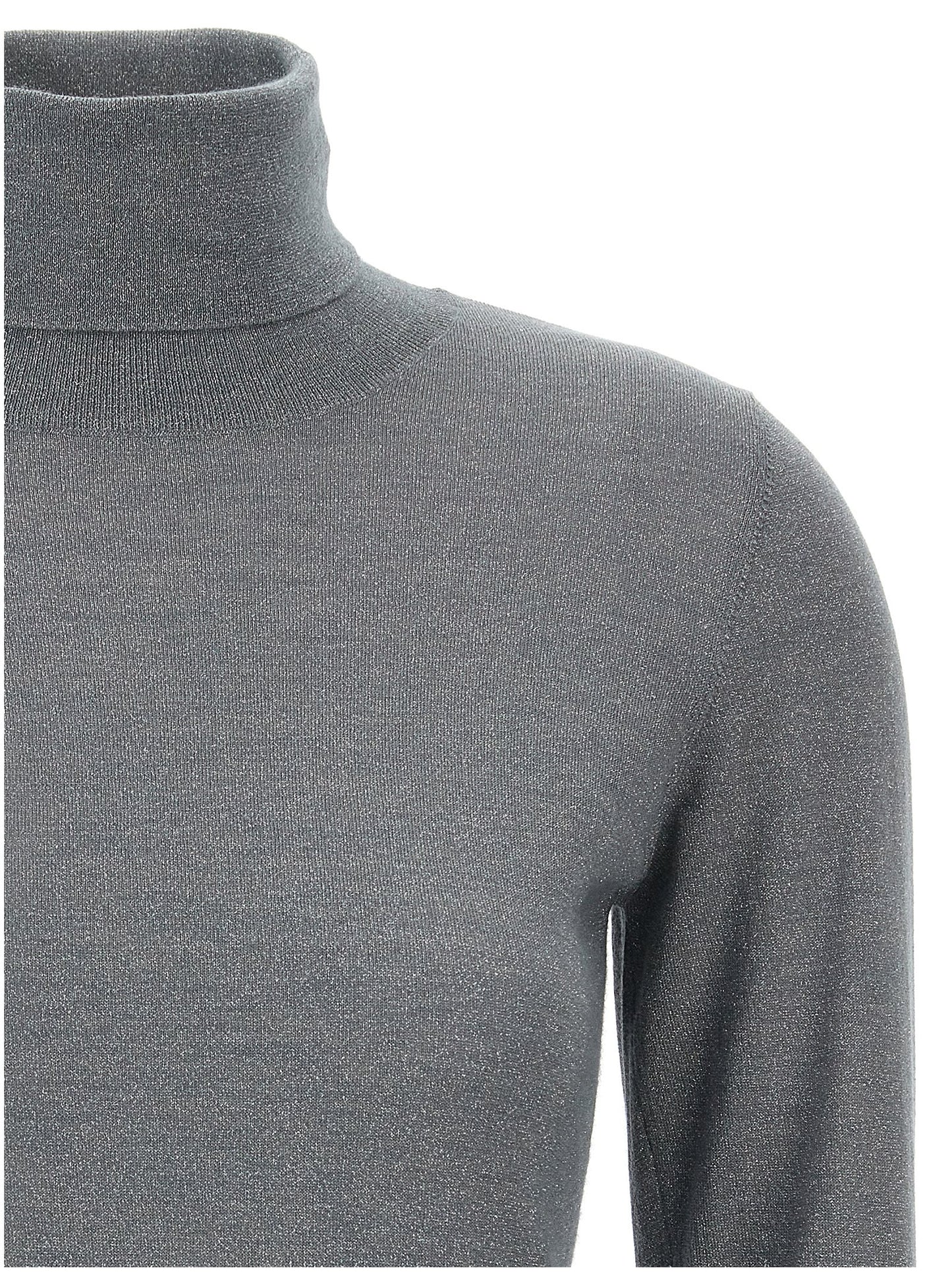 Cardigan by Brunello Cucinelli for women in silk cashmere & polyester gray showcases a captivating silhouette, artfully detailed with a captivating and for a truly sophisticated captivating look.