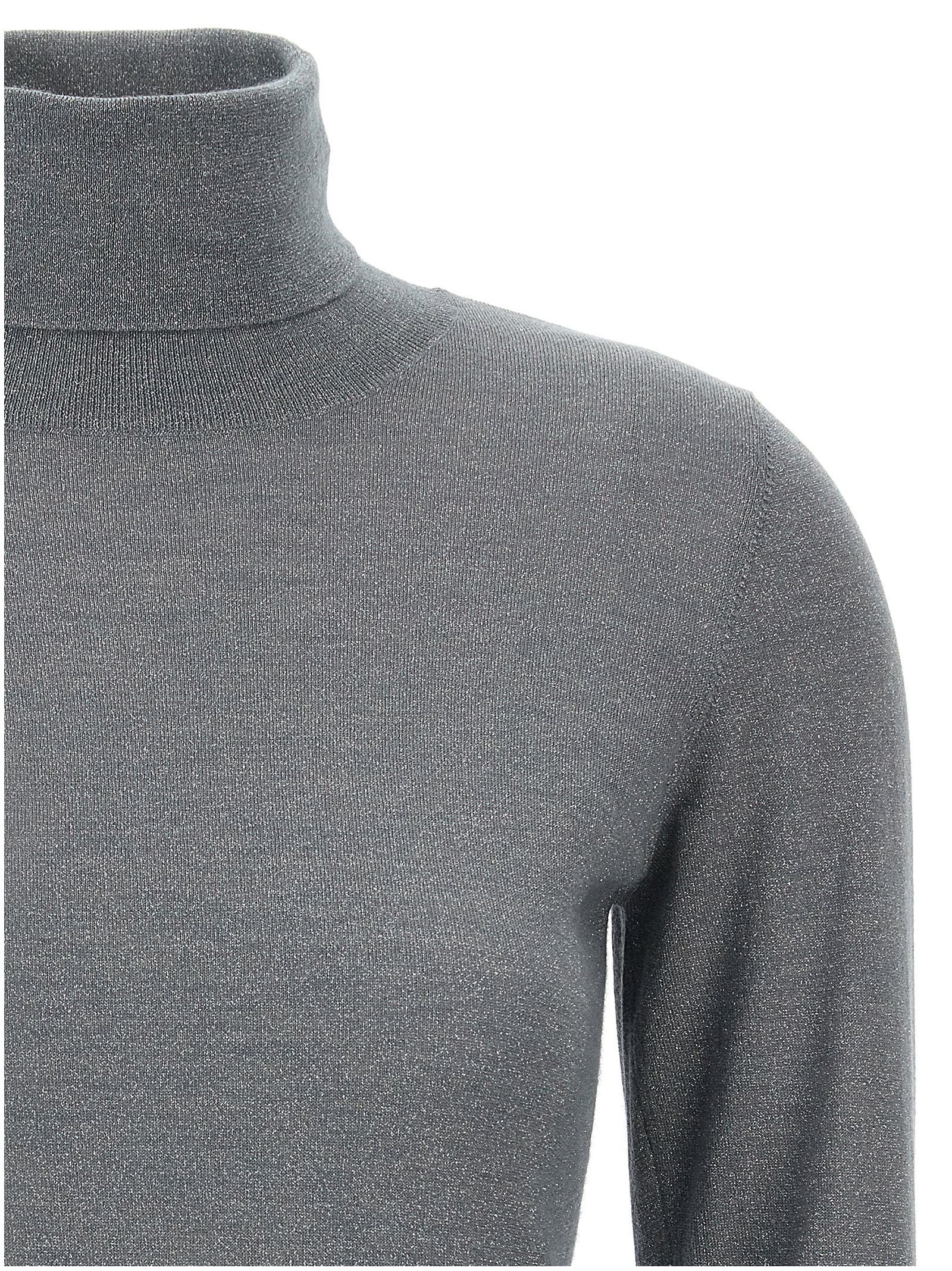 Cardigan by Brunello Cucinelli for women in silk cashmere & polyester gray showcases a captivating silhouette, artfully detailed with a captivating and for a truly sophisticated captivating look.