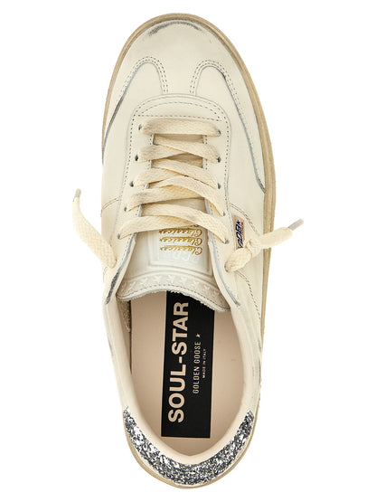Sneakers by Golden Goose for women in lamb leather white presents a impeccable silhouette as Star Women's Low Top Lamb Leather Sneakers, expertly defined by a impeccable low-top style for a impeccable, high-fashion look.