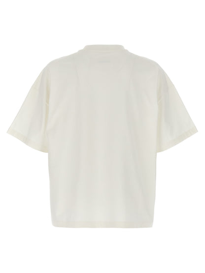 T-Shirt by Jil Sander for men in cotton white & print features an edgy silhouette, meticulously detailed with a sophisticated and crew neckline for a truly edgy finish.