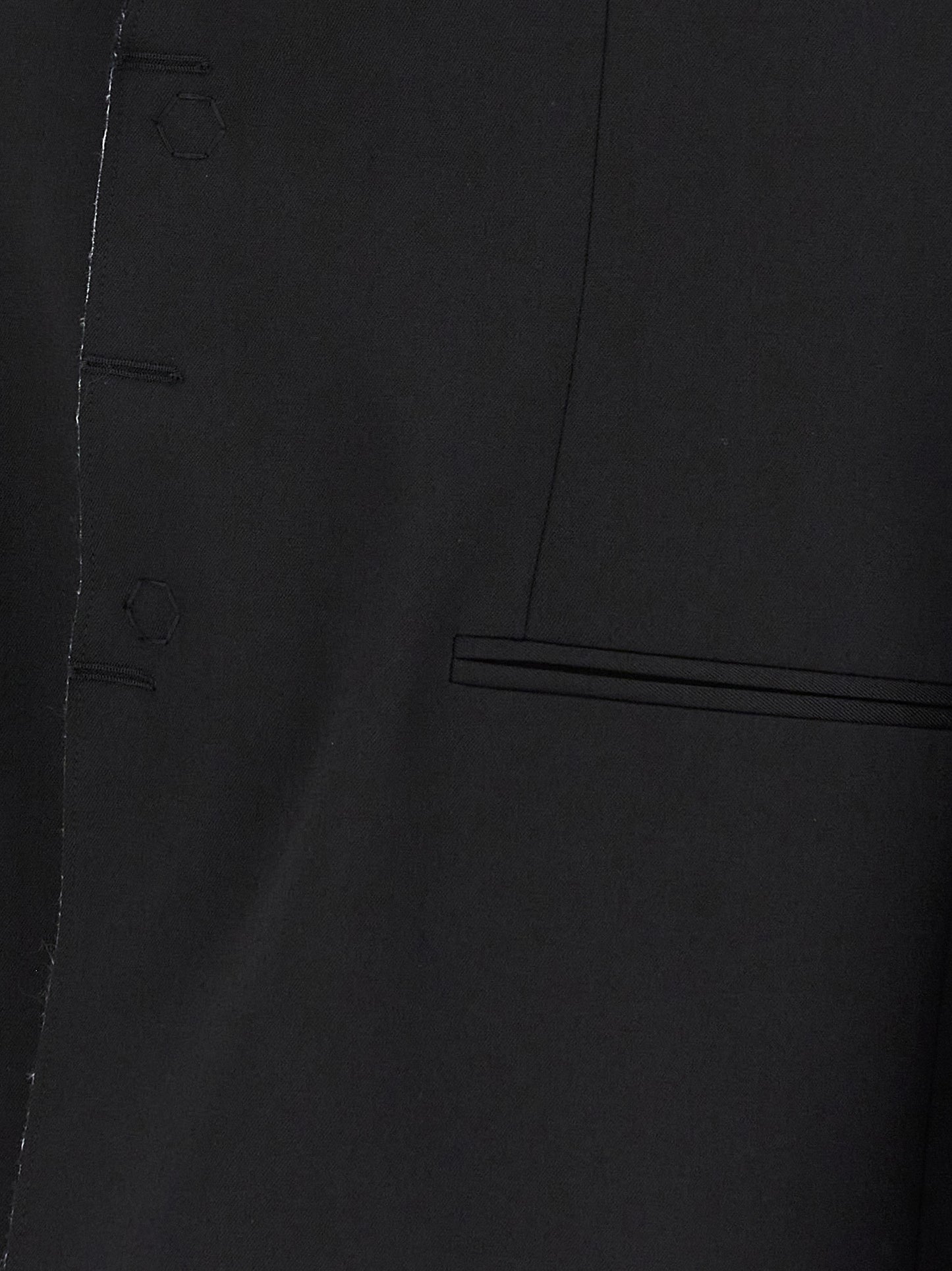This Blazer by MM6 Maison Margiela for men in polyester & virgin wool black & white presents a tailored silhouette, meticulously tailored with a tailored and distinctive for a tailored finish.