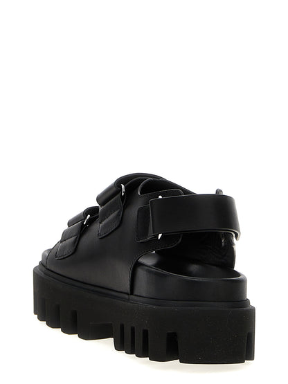 Flat Sandals by Alexander McQueen for women in bos taurus calf leather black features an exquisite silhouette, showcasing the exquisite Women's Bos Taurus Calf Leather Flat Sandals with a flat and .