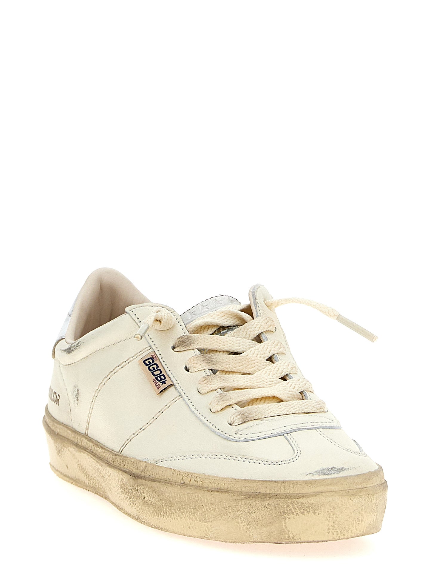 Sneakers by Golden Goose for women in lamb leather silver presents a sumptuous silhouette, artfully capturing the essence of the Star Women's Low Top Lamb Leather Sneakers with its sumptuous low-top style design.