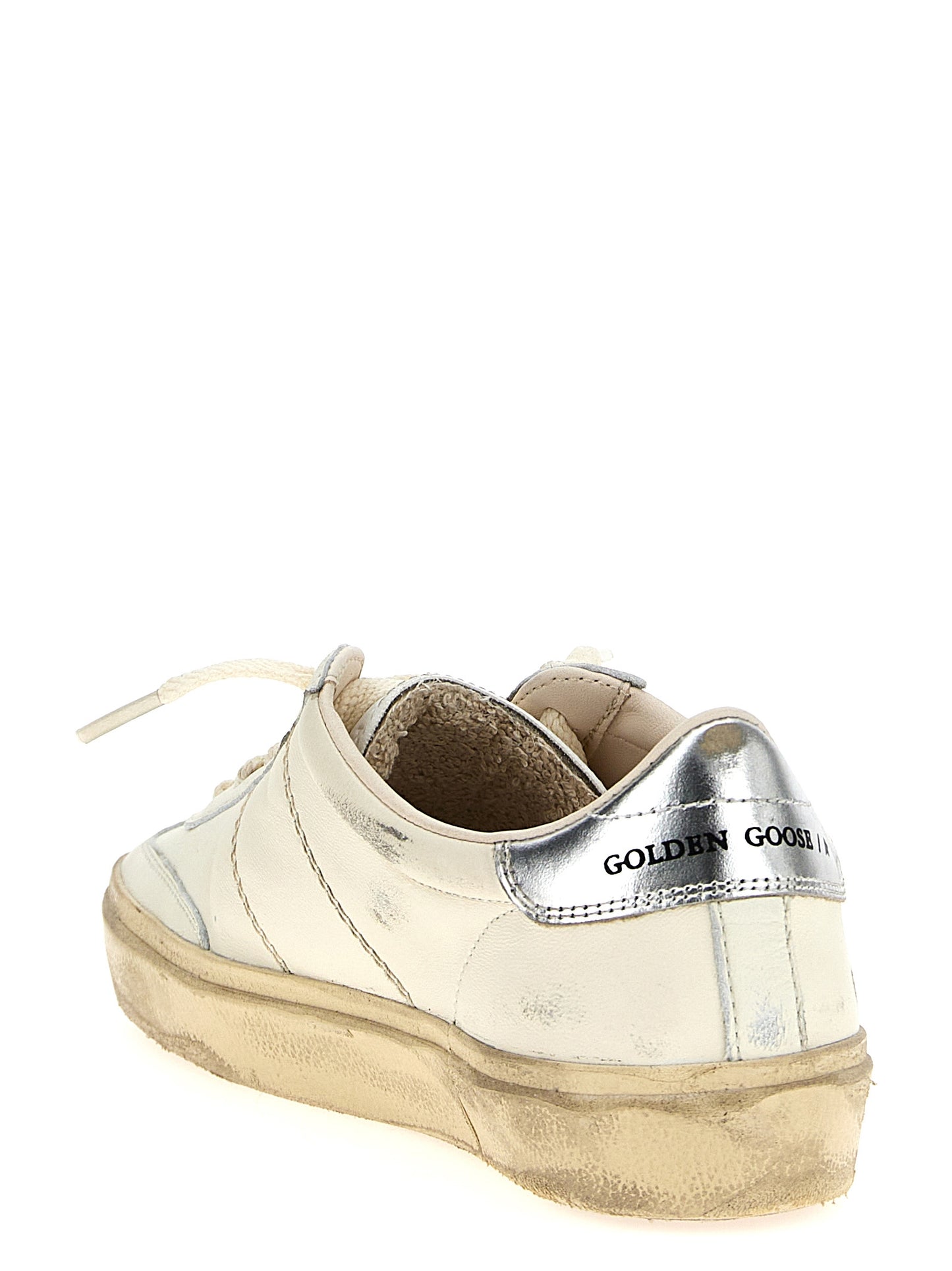 Sneakers by Golden Goose for women in lamb leather silver presents a impeccable silhouette as Star Women's Low Top Lamb Leather Sneakers, expertly defined by a impeccable low-top style for a impeccable, high-fashion look.