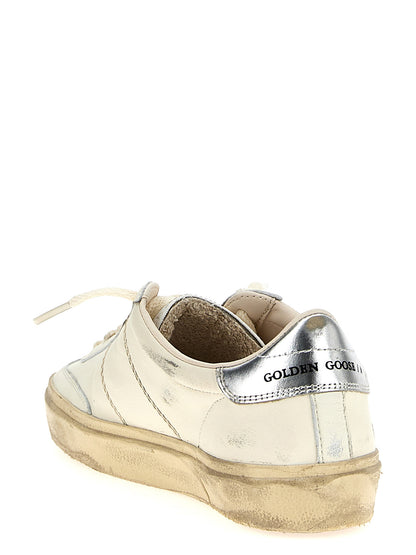 Sneakers by Golden Goose for women in lamb leather silver presents a impeccable silhouette as Star Women's Low Top Lamb Leather Sneakers, expertly defined by a impeccable low-top style for a impeccable, high-fashion look.