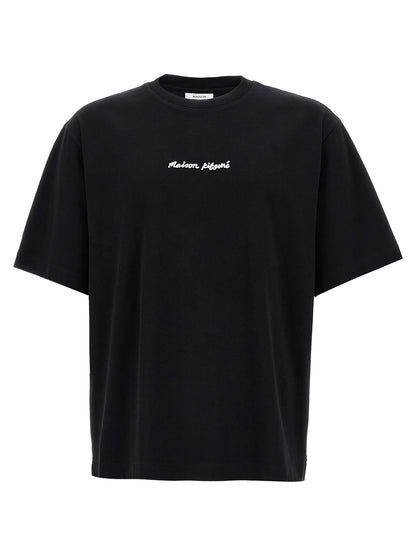 T-Shirt by Maison Kitsuné for men in cotton black showcases a unassuming silhouette, artfully detailed with a refined crew neckline and unassuming short-sleeve for a sophisticated, contemporary look.