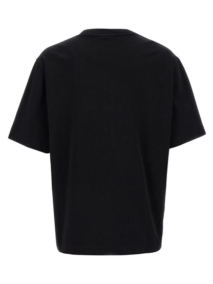 T-Shirt by Maison Kitsuné for men in cotton black showcases a fashionable silhouette, elegantly detailed with a fashionable and crew neckline for a sophisticated, high-fashion look.