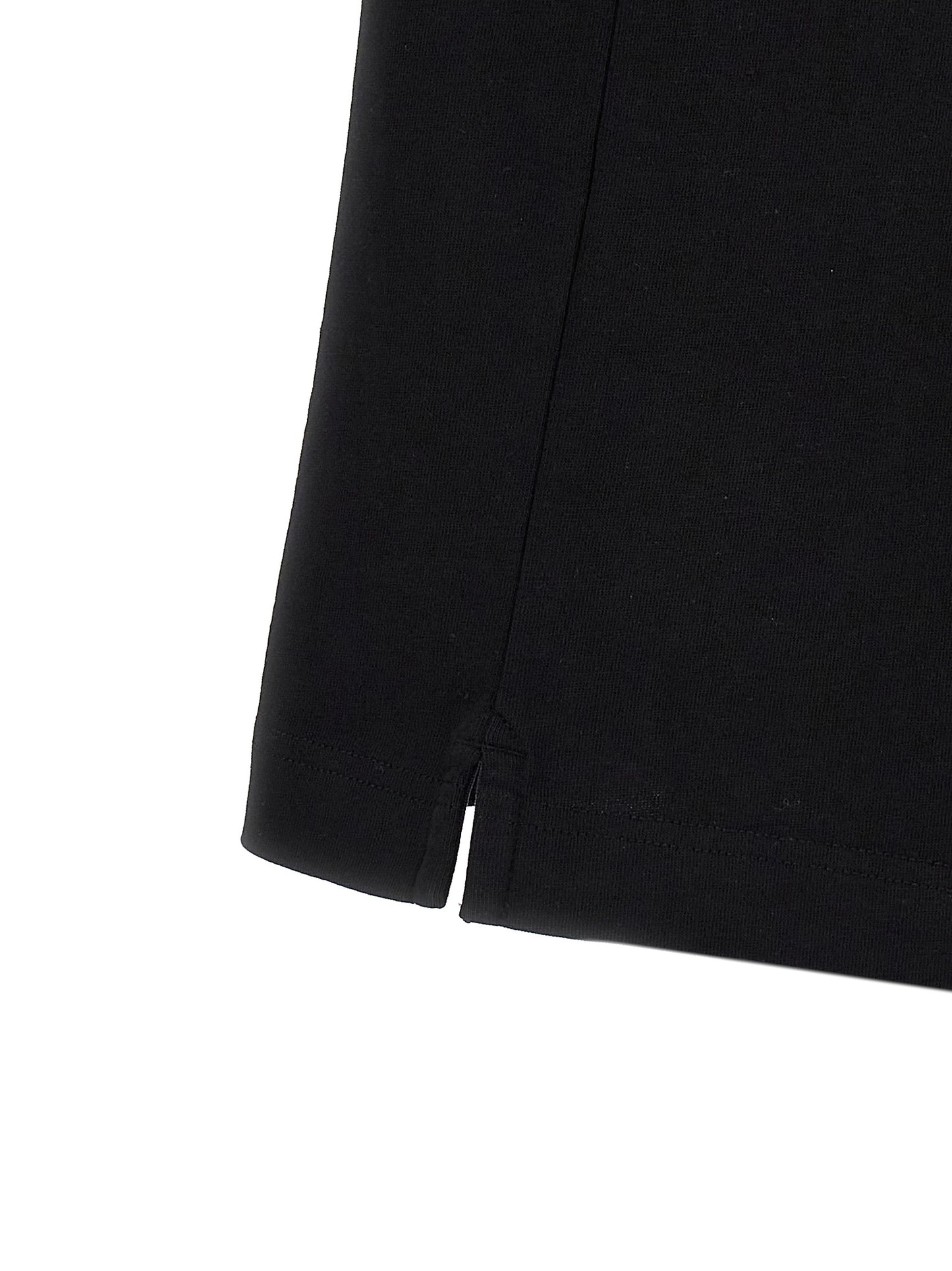 T-Shirt by Maison Kitsuné for men in cotton black features an edgy silhouette, meticulously detailed with a sophisticated and for a truly edgy finish.
