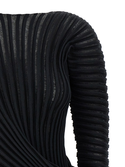 Shirt by Issey Miyake for women in cotton polyester black showcases a sleek silhouette, elegantly detailed with a sleek crew neckline and for a sleek finish.