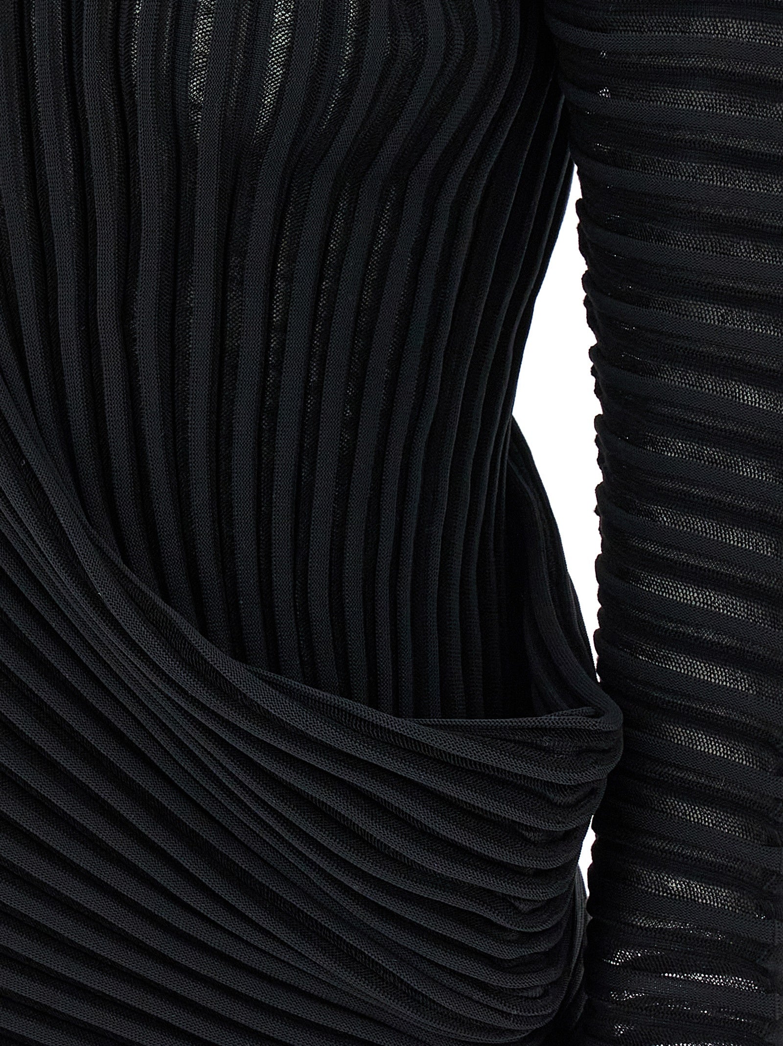 Shirt by Issey Miyake for women in cotton polyester black features an architectural silhouette with a refined and elegant for a architectural look.