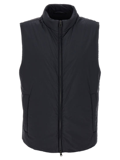 Vest by Herno for men in polyamide black showcases a utilitarian silhouette, artfully incorporating and a utilitarian high-neck neckline for a truly utilitarian finish.