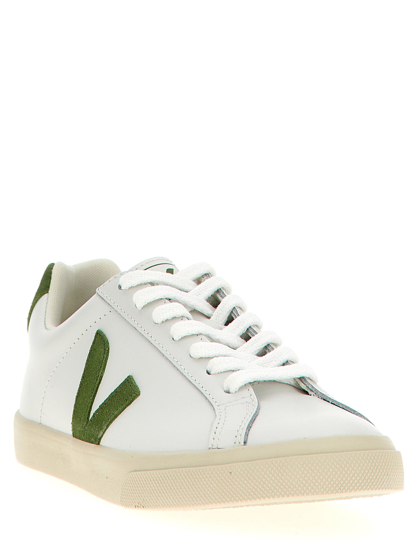 Sneakers by Veja for women in calfskin leather bicolour & green presents a sumptuous silhouette, artfully capturing the essence of the Essence Women's Low Top Calfskin Leather Sneakers with its sumptuous low-top style design.