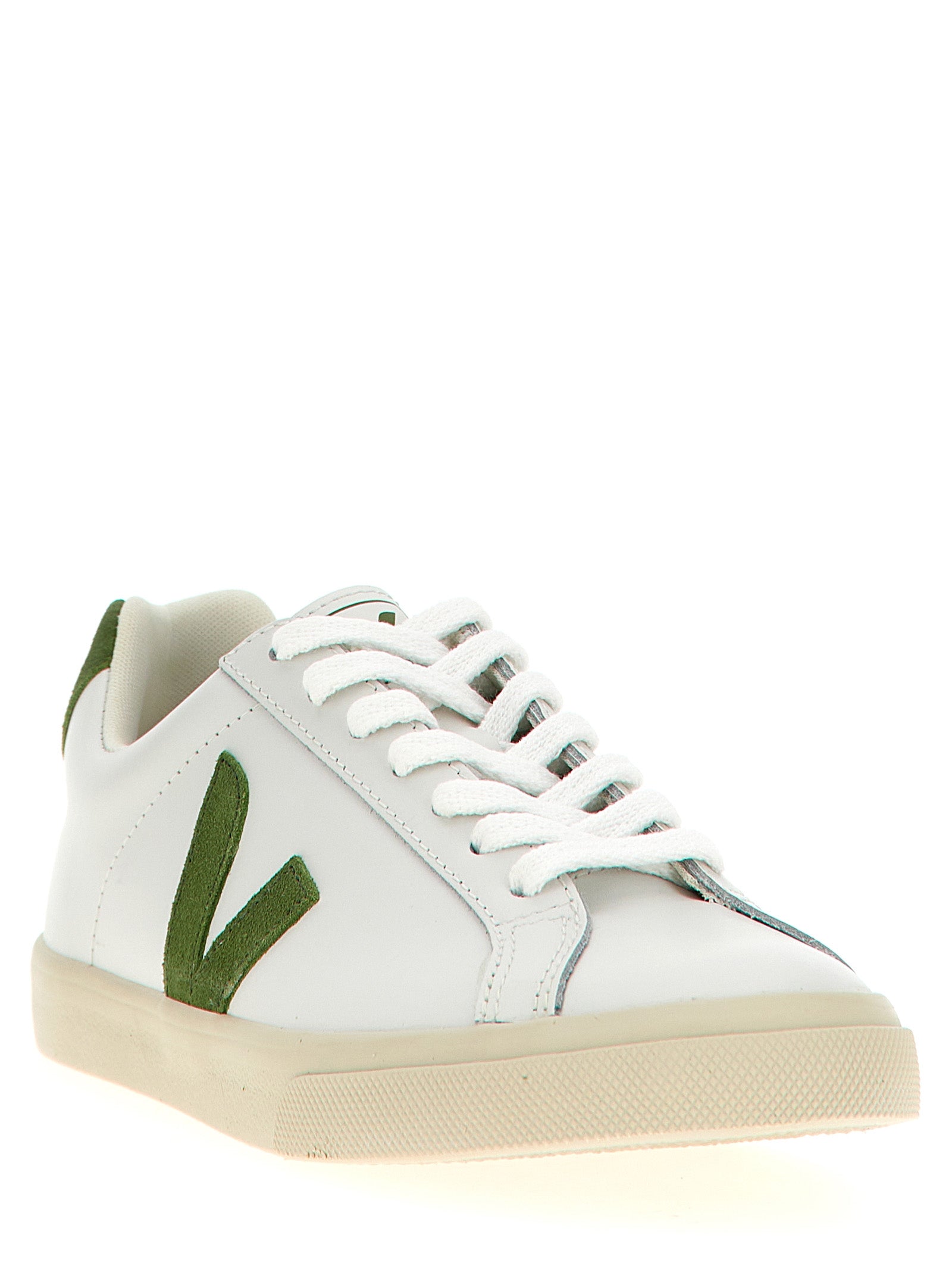 Sneakers by Veja for women in calfskin leather bicolour & green presents a sumptuous silhouette, artfully capturing the essence of the Essence Women's Low Top Calfskin Leather Sneakers with its sumptuous low-top style design.