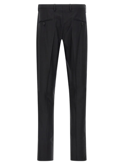 This Pant Suit by Dolce & Gabbana for men in virgin wool & silk black presents a discerning silhouette, featuring a sophisticated and a discerning straight-leg for a refined and polished look.