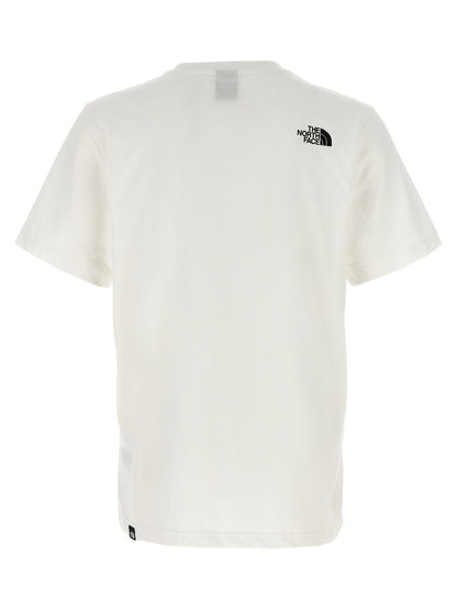 T-Shirt by The North Face for men in cotton polyester white & print showcases a dramatic silhouette, elegantly detailed with a dramatic and for a truly dramatic finish.