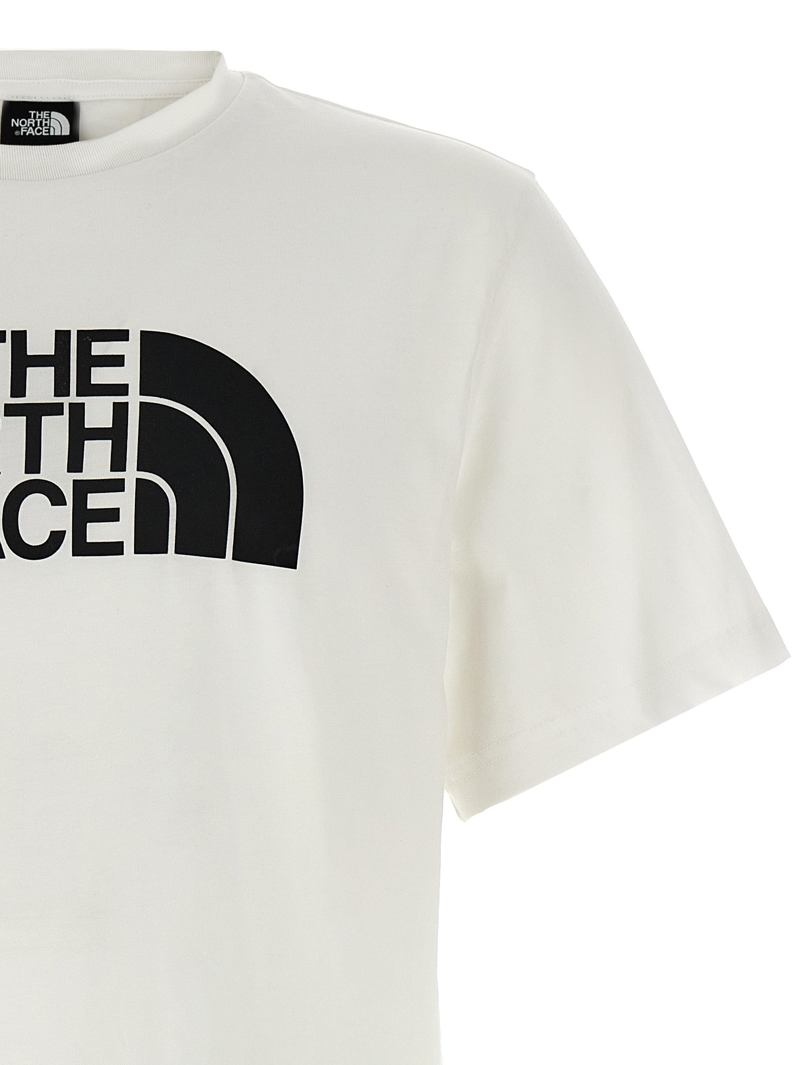 T-Shirt by The North Face for men in cotton polyester white & print features an edgy silhouette, meticulously detailed with a sophisticated and for a truly edgy finish.