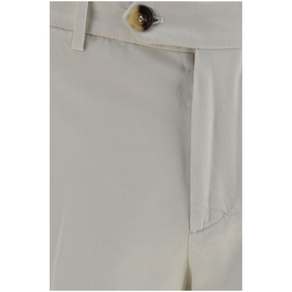 Casual Pants by Brunello Cucinelli for men in cotton white features an sophisticated and regular-fit with a precise long, creating a sophisticated and sophisticated silhouette.