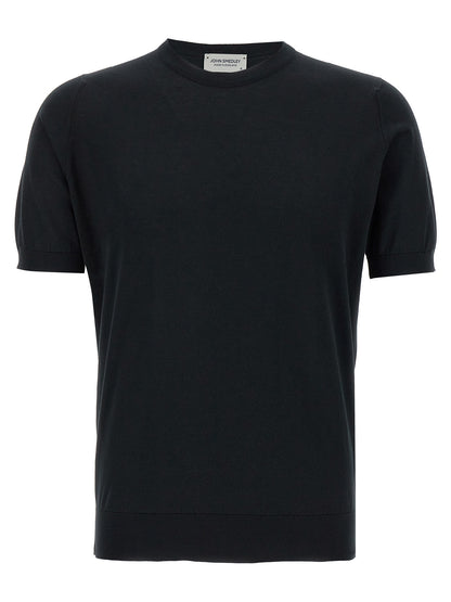 T-Shirt by JOHN SMEDLEY for men in cotton black showcases a unassuming silhouette, artfully detailed with a refined crew neckline and unassuming short-sleeve for a sophisticated, contemporary look.
