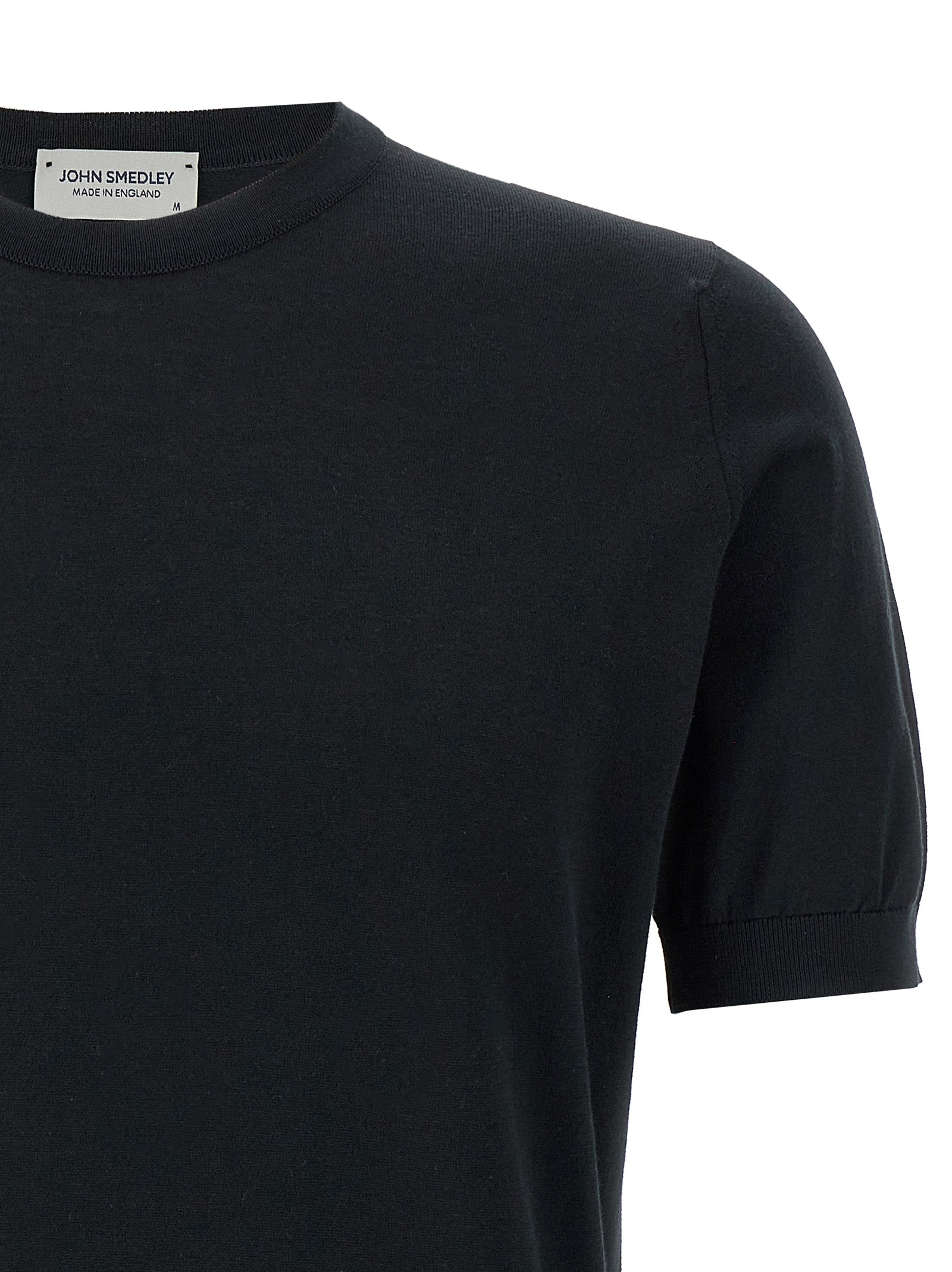 T-Shirt by JOHN SMEDLEY for men in cotton black showcases a dramatic silhouette, elegantly detailed with a dramatic and for a truly dramatic finish.