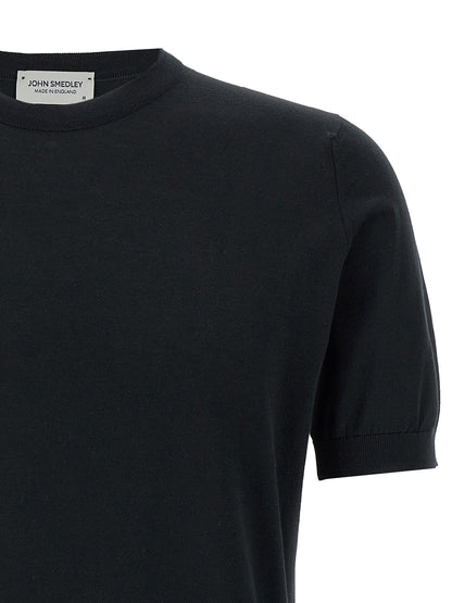 T-Shirt by JOHN SMEDLEY for men in cotton black showcases a dramatic silhouette, elegantly detailed with a dramatic and for a truly dramatic finish.